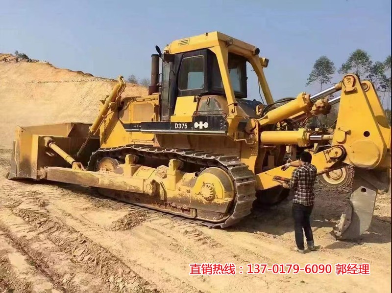 小松D375推土机